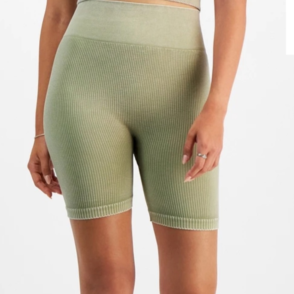 Green ribbed biker shorts